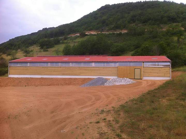 Construction d'un espace pour bergers et chèvres en Lozère Occitanie