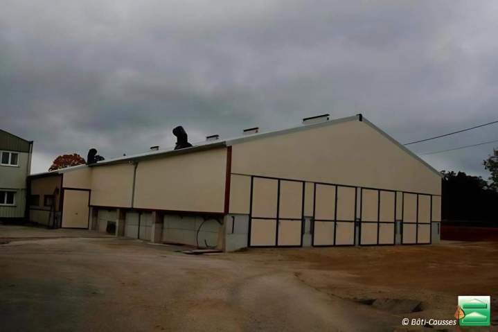 Construction d'un espace pour bergers et chèvres en Lozère Occitanie