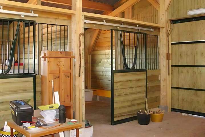Edification d'écurie avec boxes Occitanie