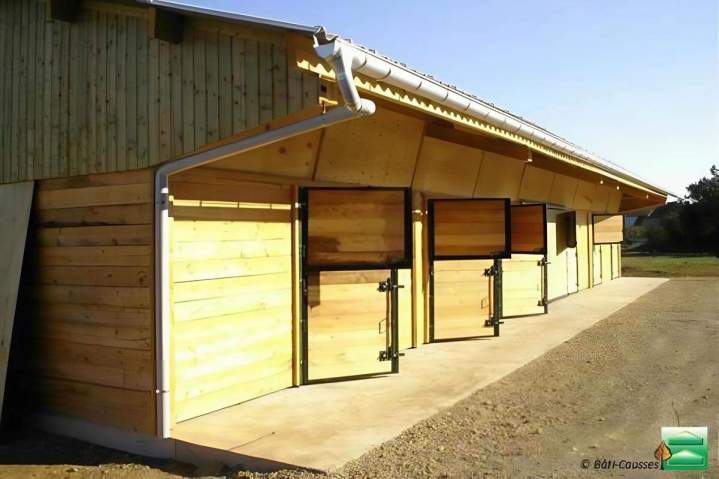 Construction d'écurie avec boxes Occitanie
