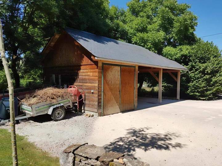 Bâtiment de garages en Occitanie