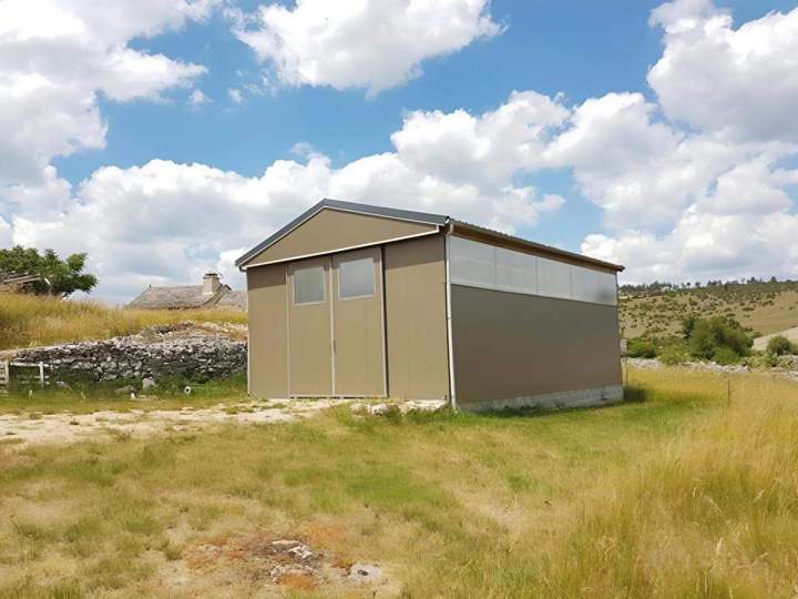 Bâtiment de garages en Occitanie