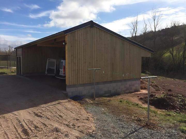 Bâtiment de garages en Occitanie