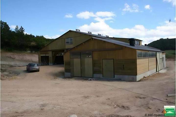 Construction de bâtiments autour de la stabulation Occitanie