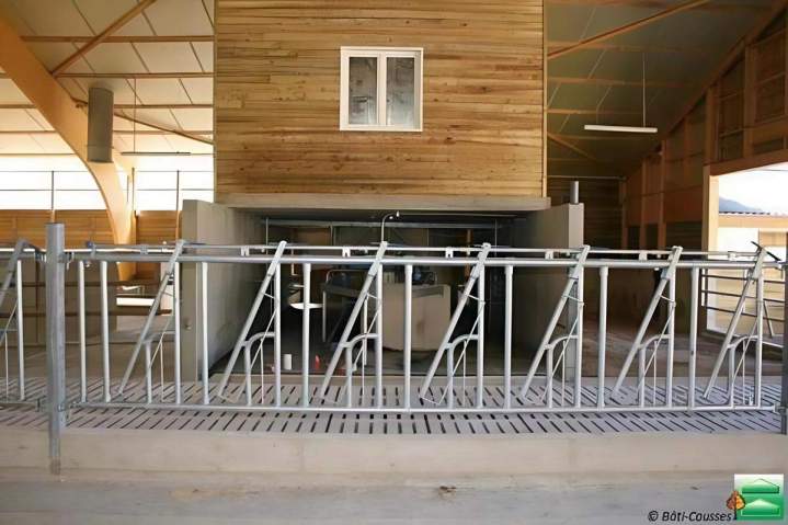 Édification de constructions autour de la stabulation Occitanie